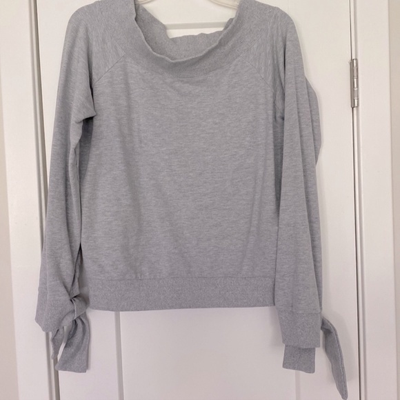 Lulu's Top - Picture 2 of 5